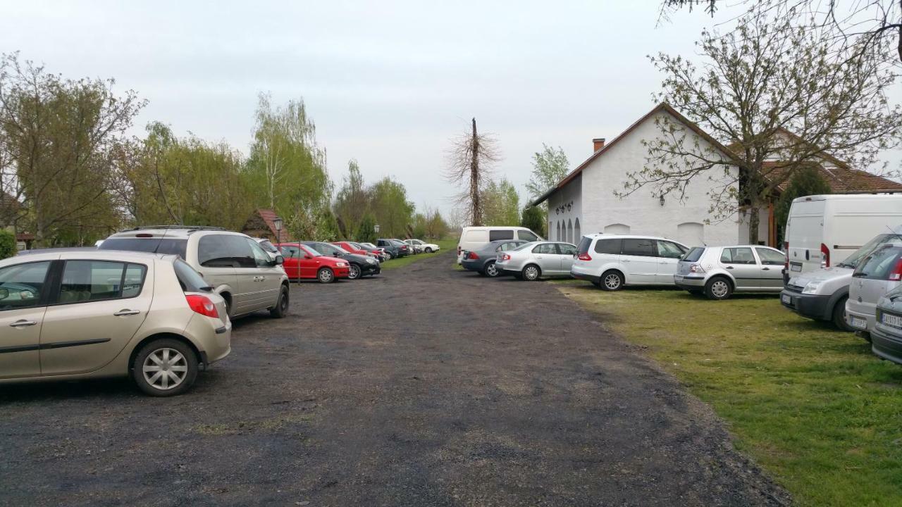 Forro Fogado & Bauer Bistro Hotell Roszke Exteriör bild